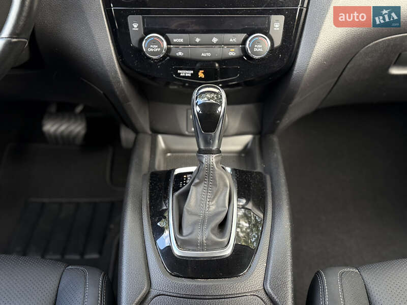 Внедорожник / Кроссовер Nissan Rogue Sport 2017 в Одессе