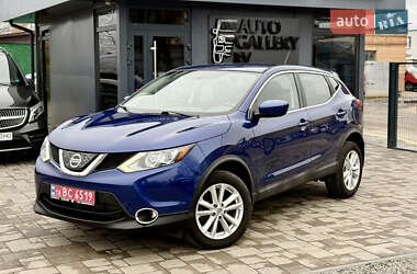 Внедорожник / Кроссовер Nissan Rogue Sport 2018 в Ровно