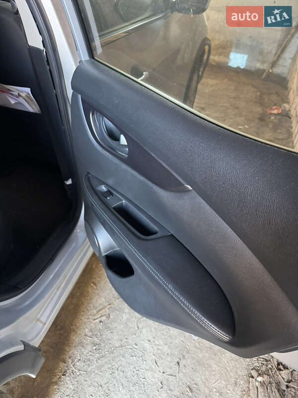 Внедорожник / Кроссовер Nissan Rogue Sport 2017 в Вижнице