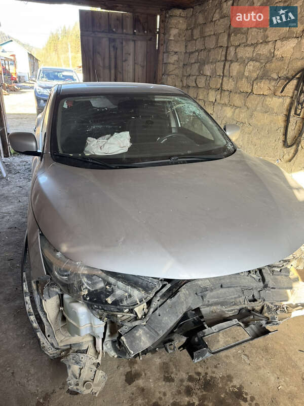 Внедорожник / Кроссовер Nissan Rogue Sport 2017 в Вижнице