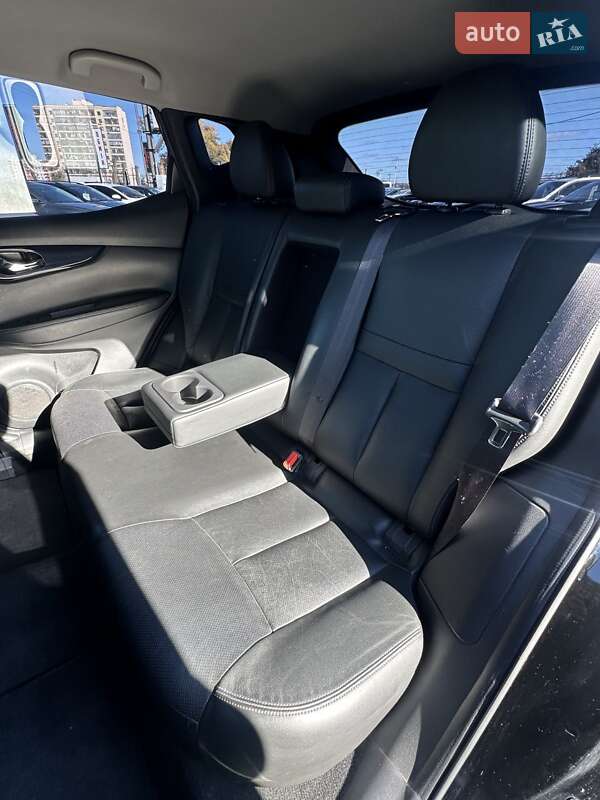 Позашляховик / Кросовер Nissan Rogue Sport 2017 в Білогородці