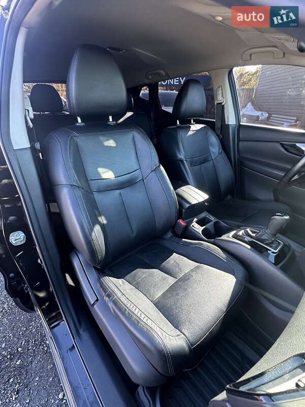 Позашляховик / Кросовер Nissan Rogue Sport 2017 в Білогородці