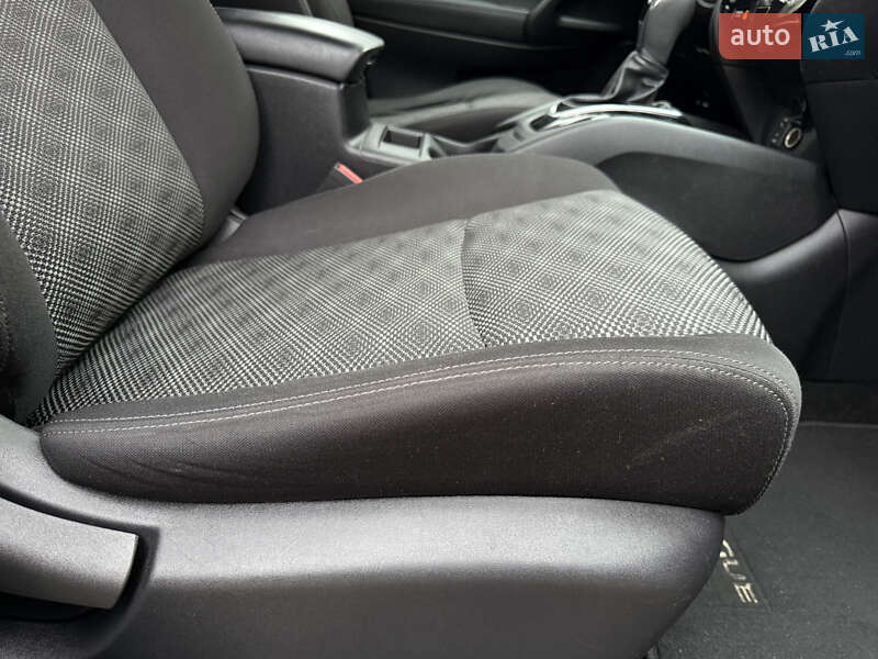 Внедорожник / Кроссовер Nissan Rogue Sport 2018 в Лубнах