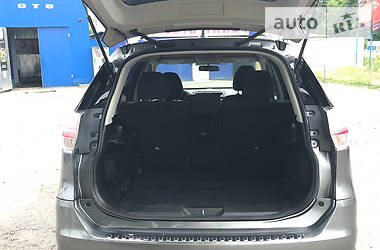 Позашляховик / Кросовер Nissan Rogue 2015 в 
