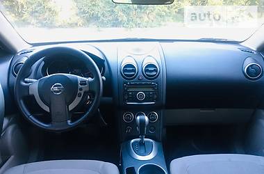 Позашляховик / Кросовер Nissan Rogue 2010 в 