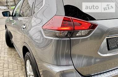 Позашляховик / Кросовер Nissan Rogue 2017 в 