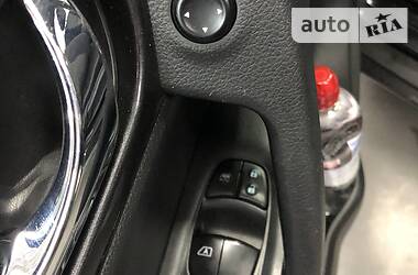 Позашляховик / Кросовер Nissan Rogue 2017 в 