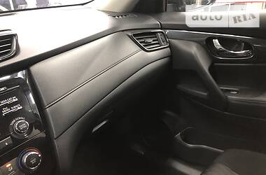 Позашляховик / Кросовер Nissan Rogue 2017 в 