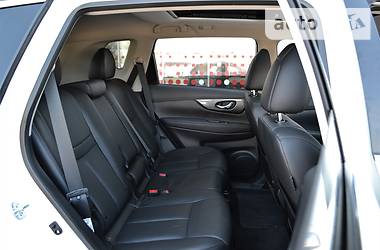 Позашляховик / Кросовер Nissan Rogue 2015 в 