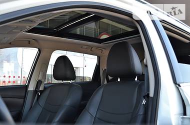 Позашляховик / Кросовер Nissan Rogue 2015 в 