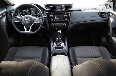 Позашляховик / Кросовер Nissan Rogue 2017 в 