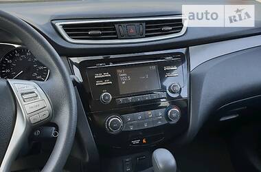 Позашляховик / Кросовер Nissan Rogue 2015 в 