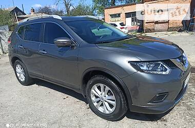 Позашляховик / Кросовер Nissan Rogue 2015 в 
