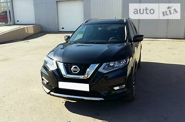 Позашляховик / Кросовер Nissan Rogue 2017 в 