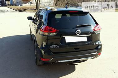 Позашляховик / Кросовер Nissan Rogue 2017 в 