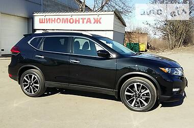 Позашляховик / Кросовер Nissan Rogue 2017 в 