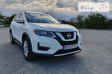 Внедорожник / Кроссовер Nissan Rogue 2017 в Тернополе