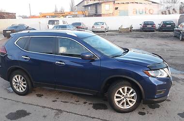 Позашляховик / Кросовер Nissan Rogue 2017 в 