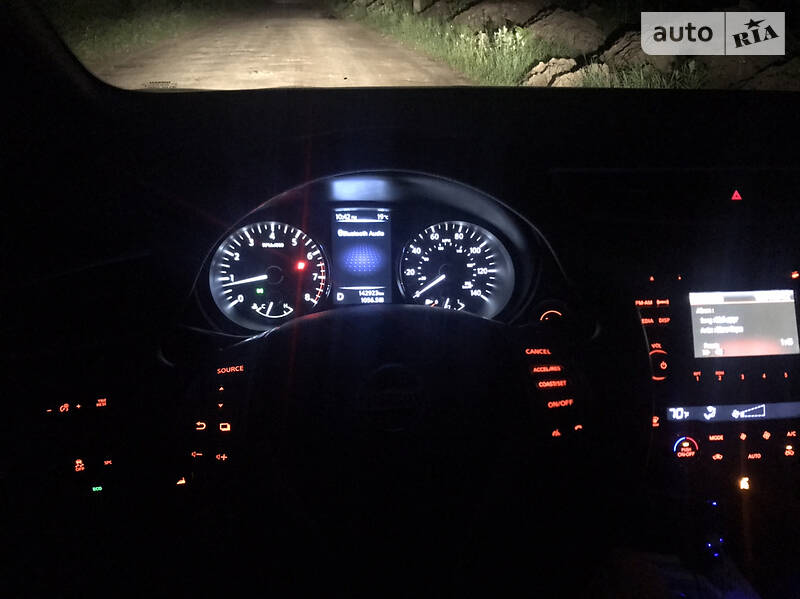 Позашляховик / Кросовер Nissan Rogue 2015 в Луцьку