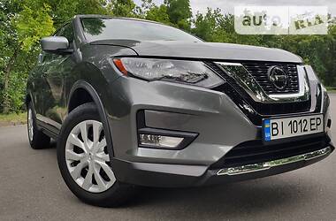 Внедорожник / Кроссовер Nissan Rogue 2017 в Полтаве