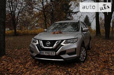 Внедорожник / Кроссовер Nissan Rogue 2016 в Ровно