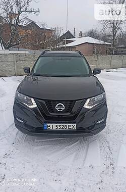 Внедорожник / Кроссовер Nissan Rogue 2016 в Полтаве