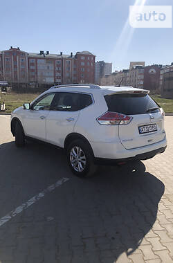 Внедорожник / Кроссовер Nissan Rogue 2015 в Черновцах
