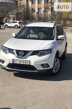 Внедорожник / Кроссовер Nissan Rogue 2015 в Черновцах