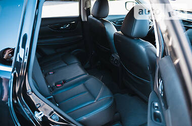 Внедорожник / Кроссовер Nissan Rogue 2017 в 