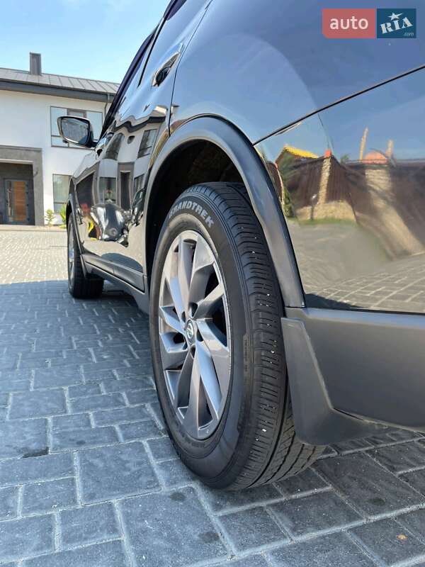 Внедорожник / Кроссовер Nissan Rogue 2015 в Вараше