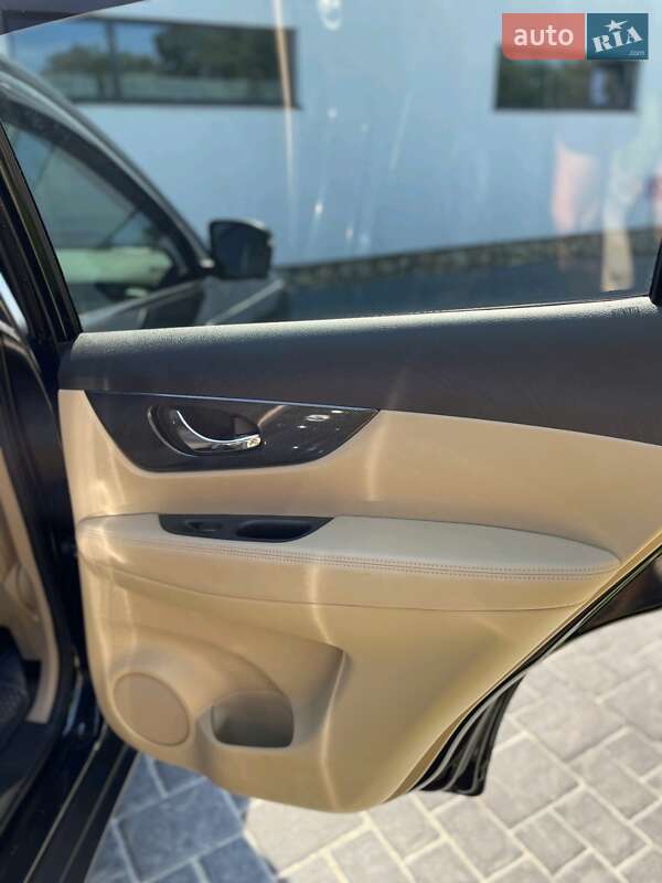 Внедорожник / Кроссовер Nissan Rogue 2015 в Вараше