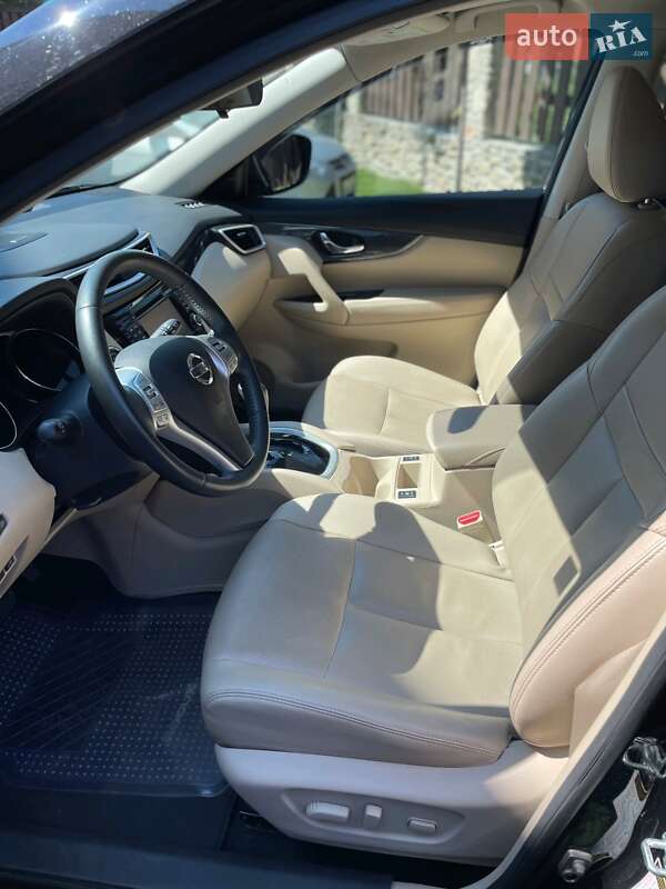Внедорожник / Кроссовер Nissan Rogue 2015 в Вараше