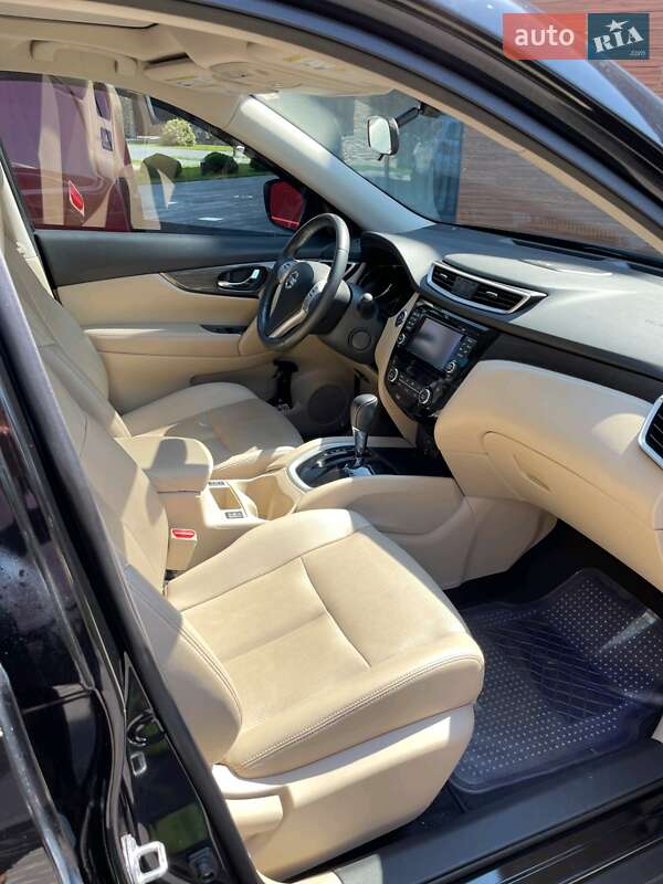 Внедорожник / Кроссовер Nissan Rogue 2015 в Вараше