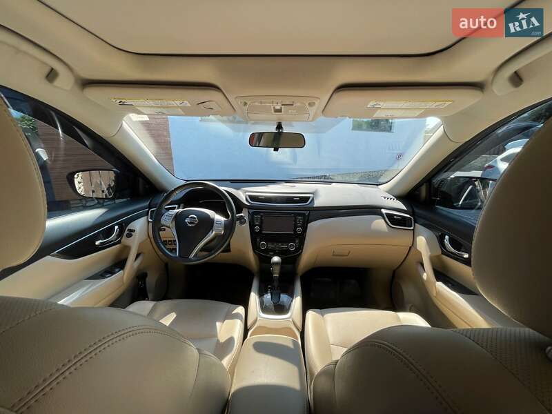 Внедорожник / Кроссовер Nissan Rogue 2015 в Вараше