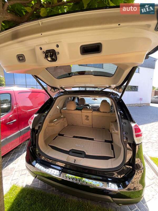 Внедорожник / Кроссовер Nissan Rogue 2015 в Вараше
