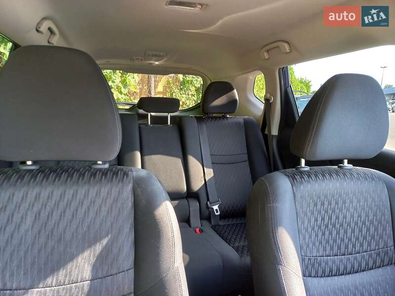 Внедорожник / Кроссовер Nissan Rogue 2017 в Киеве