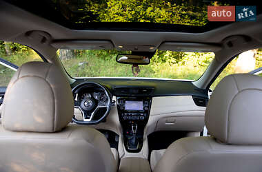 Позашляховик / Кросовер Nissan Rogue 2016 в Львові