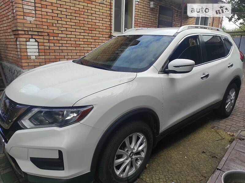 Внедорожник / Кроссовер Nissan Rogue 2017 в Марганце