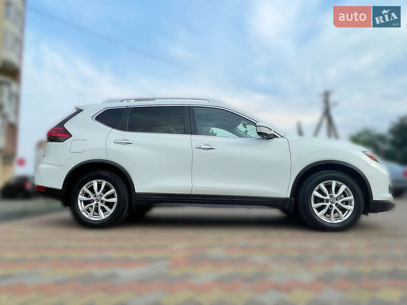 Позашляховик / Кросовер Nissan Rogue 2016 в Львові