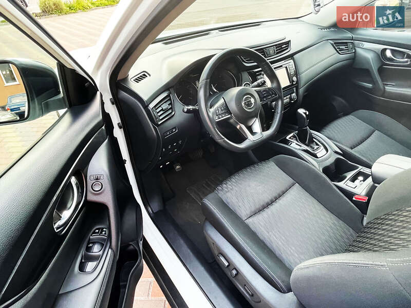 Позашляховик / Кросовер Nissan Rogue 2016 в Львові