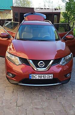 Внедорожник / Кроссовер Nissan Rogue 2015 в Золочеве