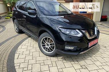 Внедорожник / Кроссовер Nissan Rogue 2017 в 