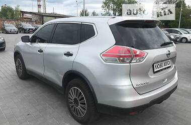 Внедорожник / Кроссовер Nissan Rogue 2016 в 