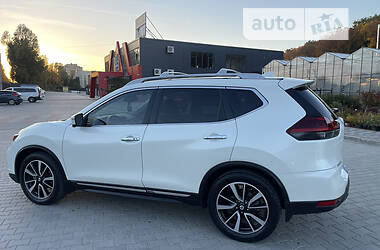 Внедорожник / Кроссовер Nissan Rogue 2018 в 