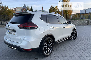 Внедорожник / Кроссовер Nissan Rogue 2018 в 