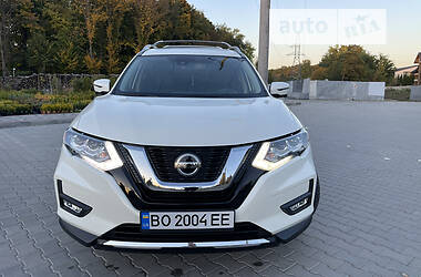 Внедорожник / Кроссовер Nissan Rogue 2018 в 
