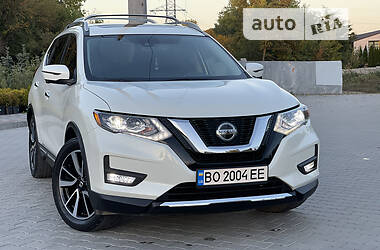 Внедорожник / Кроссовер Nissan Rogue 2018 в 