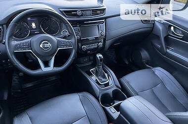 Внедорожник / Кроссовер Nissan Rogue 2018 в 