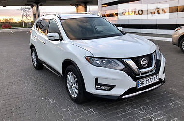 Внедорожник / Кроссовер Nissan Rogue 2018 в 