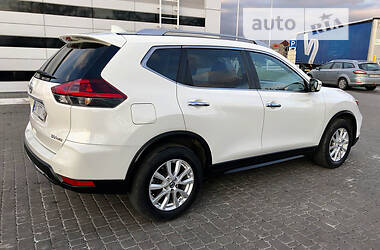 Внедорожник / Кроссовер Nissan Rogue 2018 в 